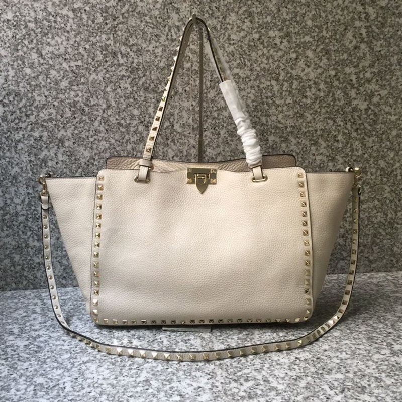 Competitive battle ★ Valentino tote bag copy ★ Calfskin medium Rockstud bag Vub09814