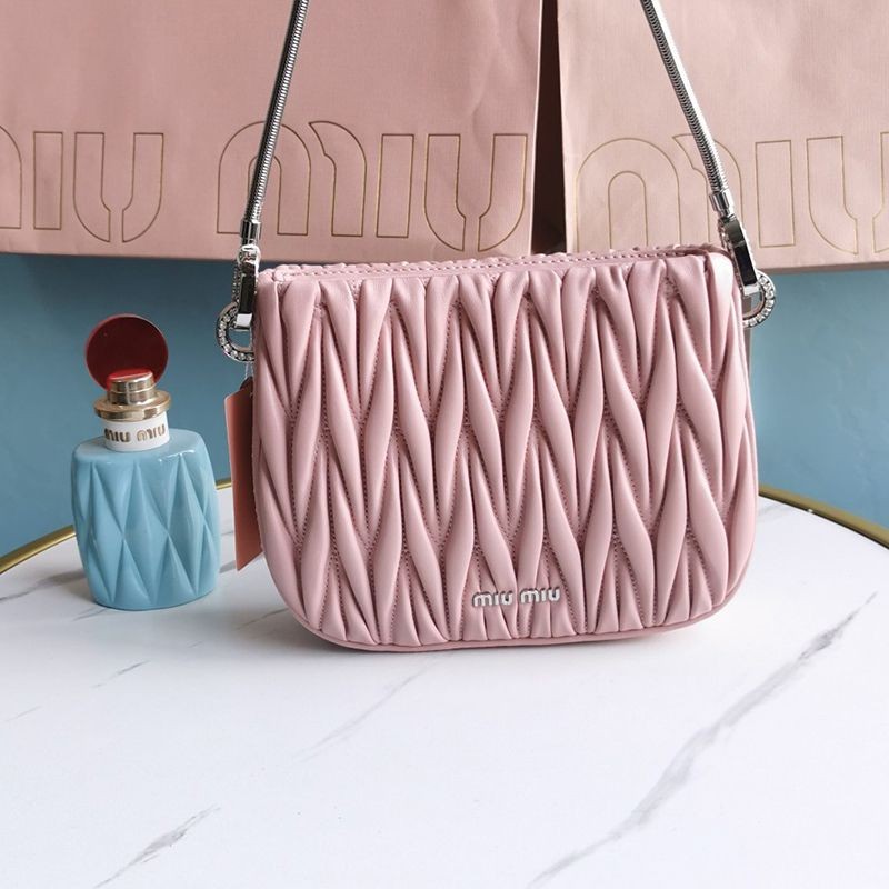 New for Fall/Winter: Miu Miu Replica Matelasse Nappa Leather Bag mys05587 New for Fall/Winter: Miu Miu Replica Matelasse Nappa Leather Bag mys05587