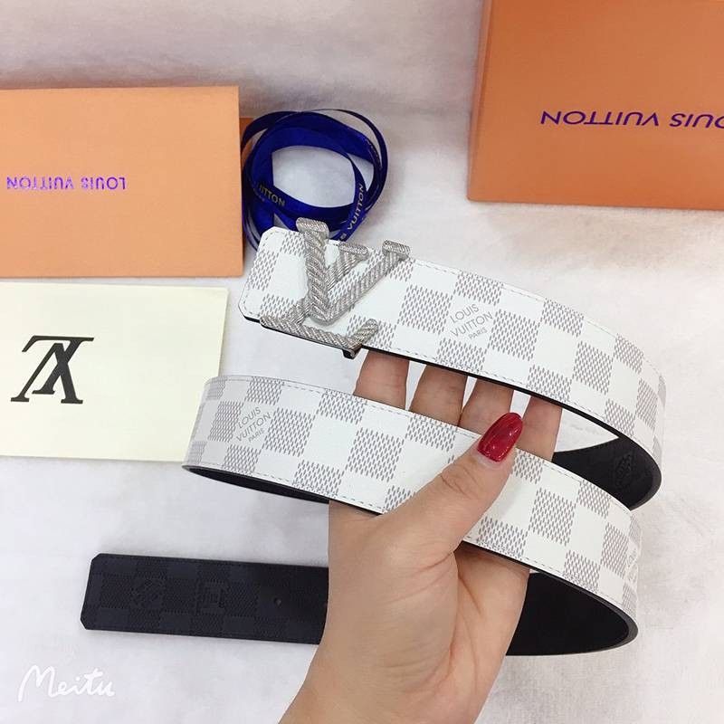 [Not available in Japan] Louis Vuitton Santur LV Initials Replica 40MM Reversible Belt vuj24442