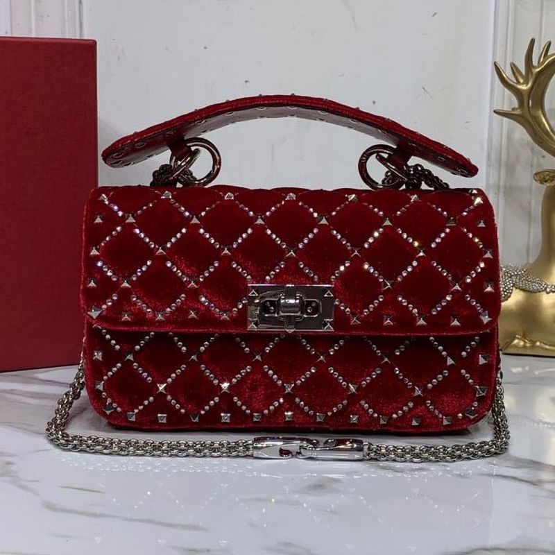 No. 1 in cumulative total sales! [Fake Valentino shoulder bag] Popular ★ Rockstud Spike Small Bag Vuy41080