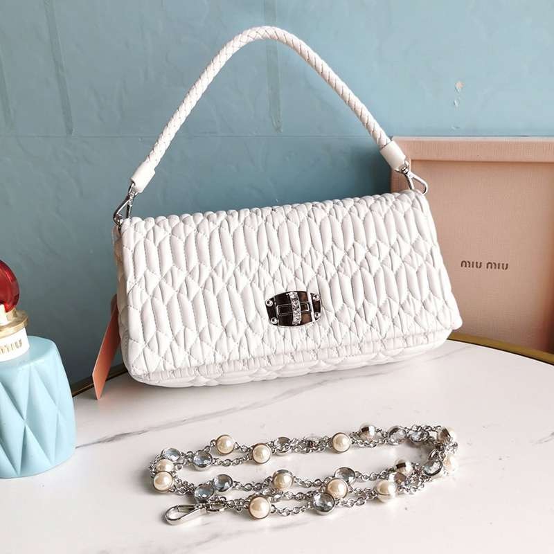 Cute Miu Miu fake matelassé shoulder bag with crystal chain myi81287