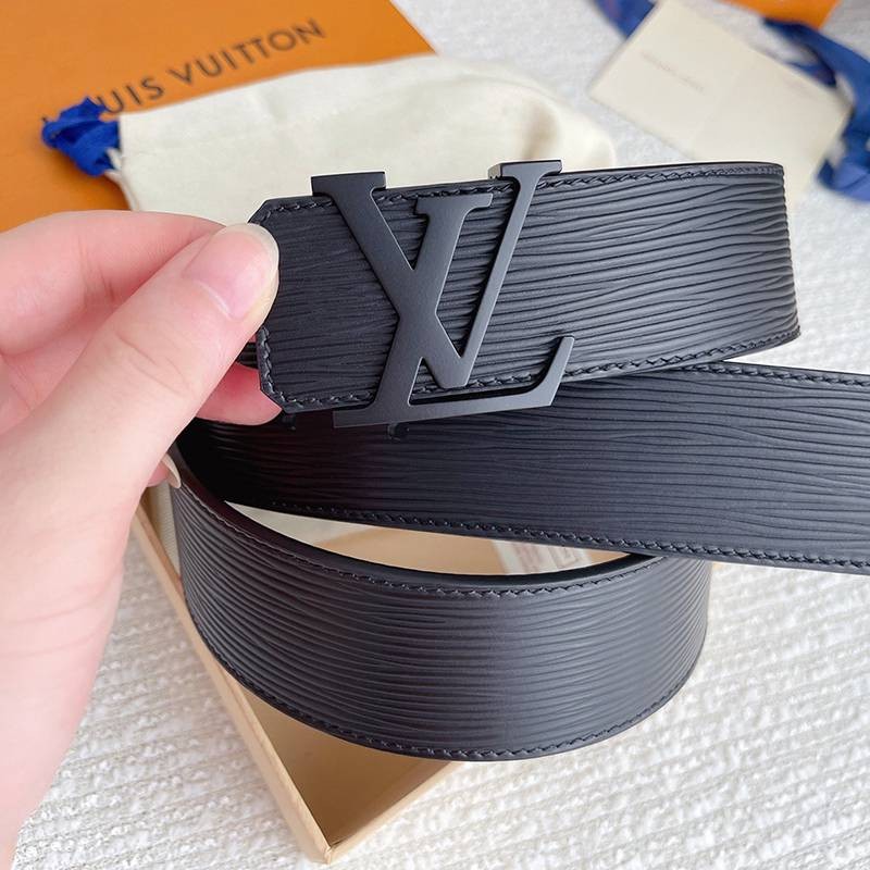 Very popular!! New color Louis Vuitton fake Santur? LV initial 40MM belt vuu71001