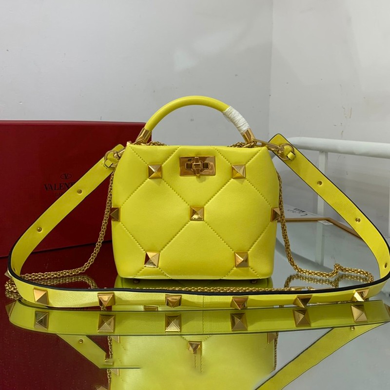 Extremely rare! Valentino handbag copy ROMAN STUD QUILTED Vut72437