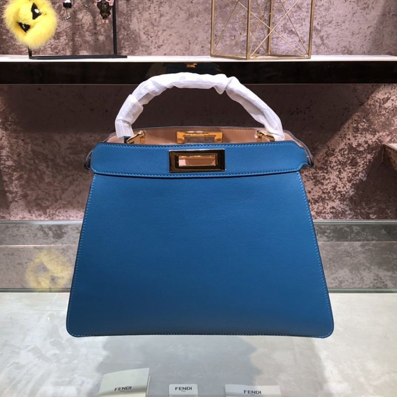 Love at first sight? Fendi Peekaboo iSeeU Replica Medium Leather Bag fem02088
