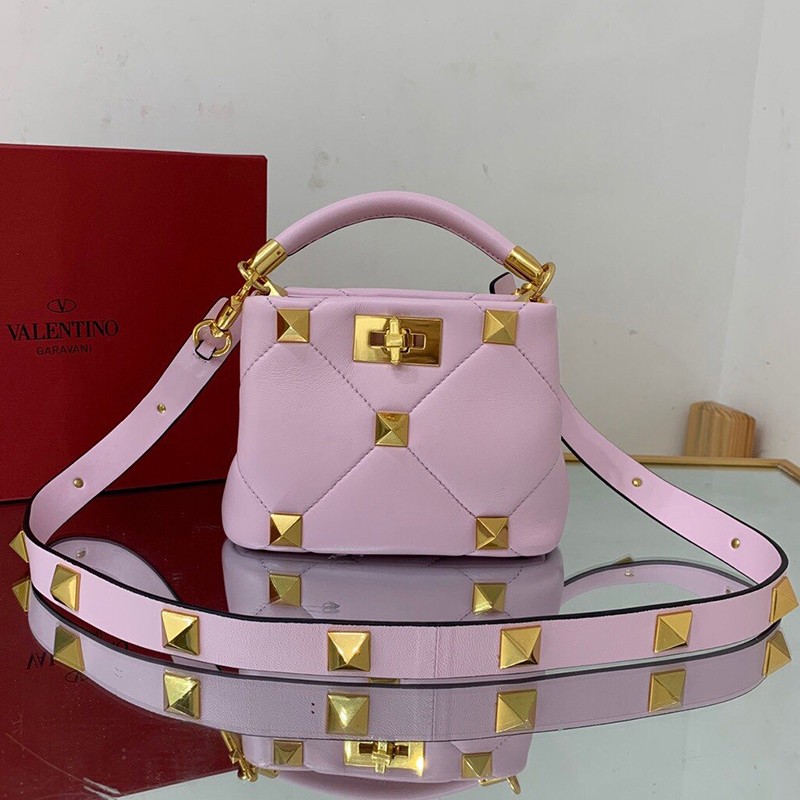 ★Popular in Japan! Valentino handbag replica ROMAN STUD QUILTED Vux71343
