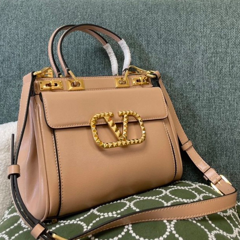 ★Popular in Japan! [Valentino handbag copy] ROCKSTUD ALCOVE Vuy82117