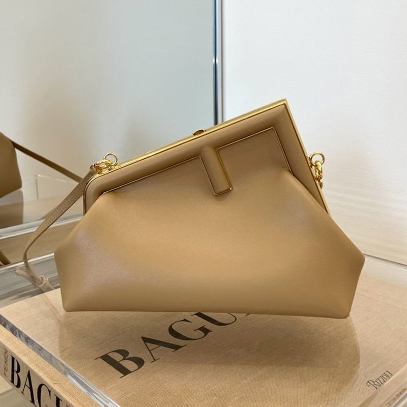 Eye-catching color Fendi first copy leather bag fer55501 Eye-catching color Fendi first copy leather bag fer55501