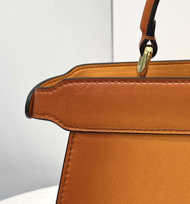 Very popular all over the world? Fendi Peekaboo Iseeu fake medium leather bag fej09361