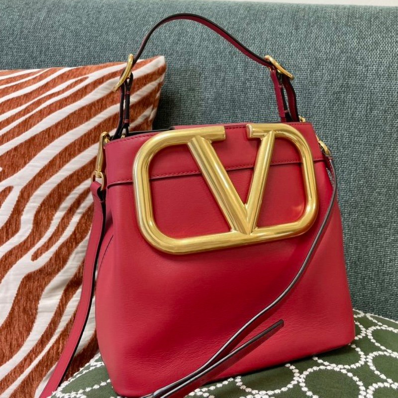 Eye-catching color Valentino handbag replica SUPERVEE V logo calfskin Vut63468