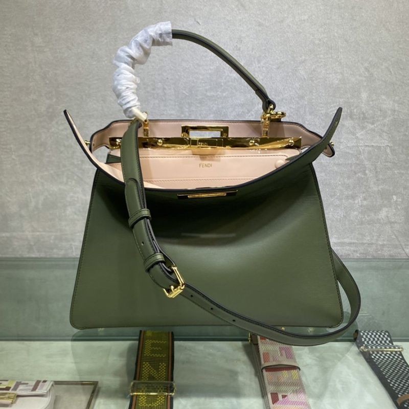 Very popular: Fendi Peekaboo Iseeu Replica Medium Leather Bag fez93924