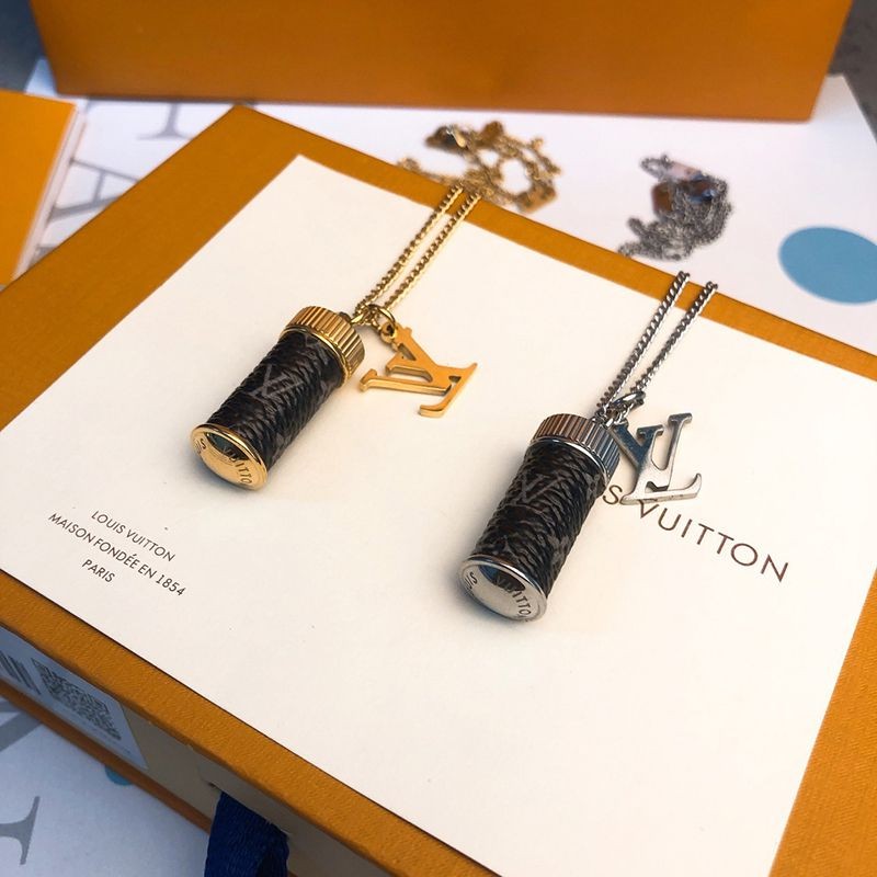 Very popular! Louis Vuitton replica Collier Charms Monogram Eclipse Necklace M63641