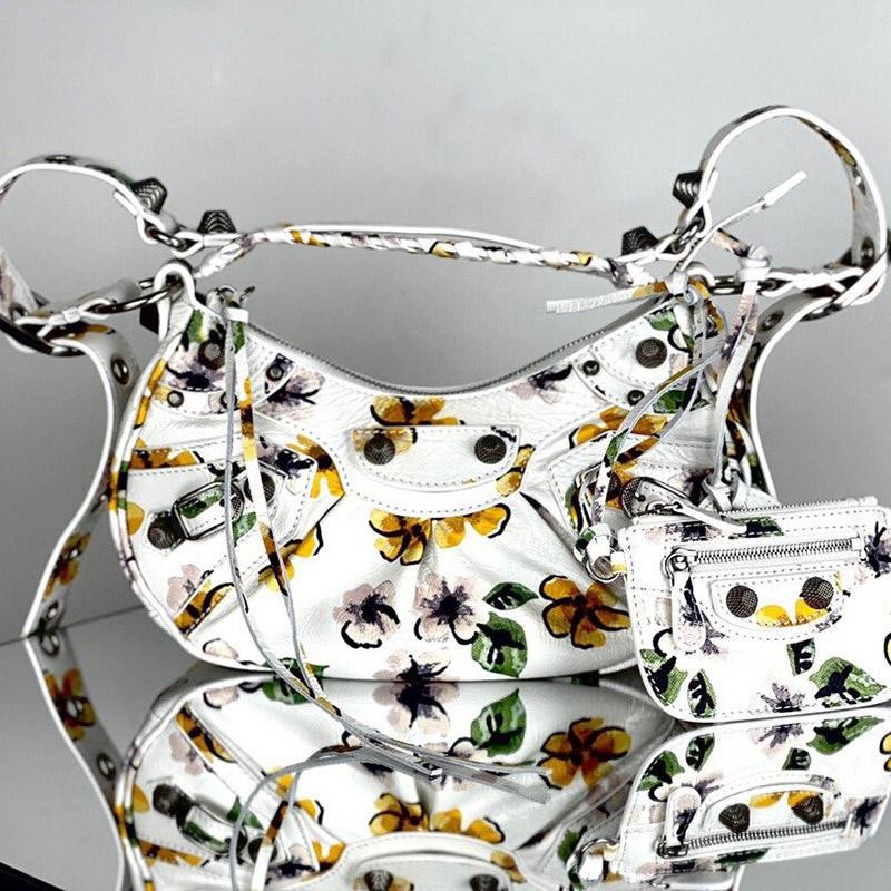 Love at first sight? [Outlet] Balenciaga Classic Fake Nano City Bag bao08670