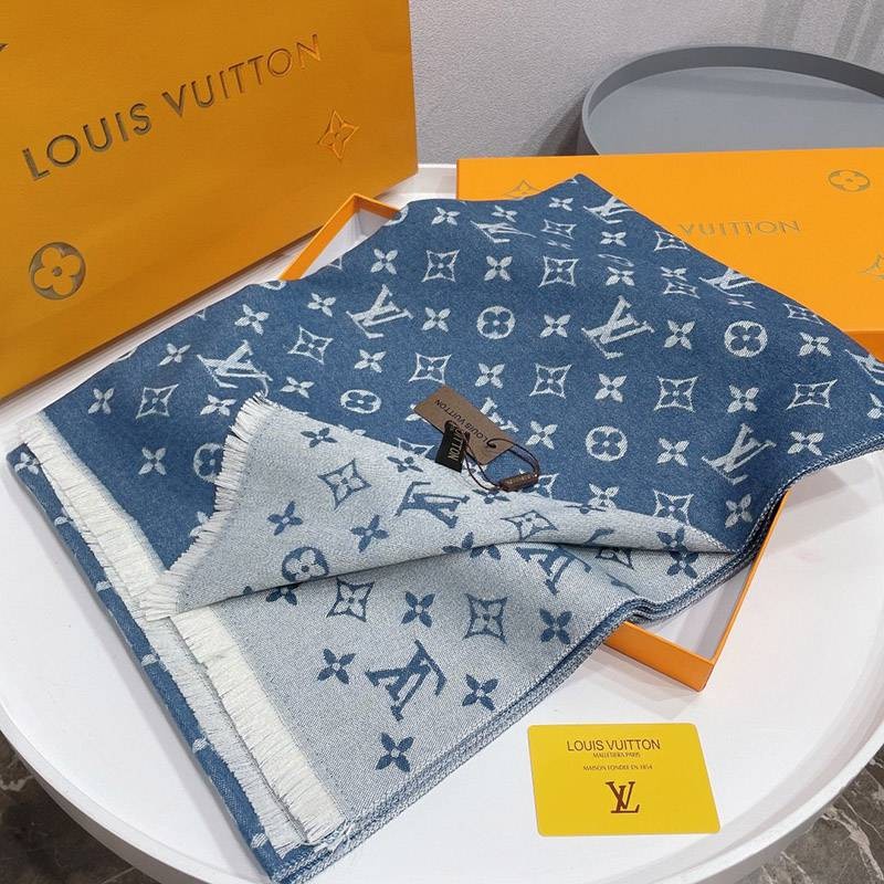 A classic, perfect gift? Louis Vuitton cashmere and silk scarf vub79481