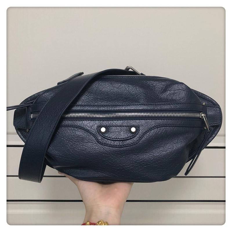 Love at first sight? New Balenciaga Everyday Waist Pouch Replica baa40883 Love at first sight? New Balenciaga Everyday Waist Pouch Replica baa40883