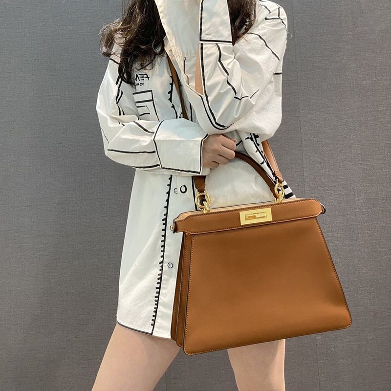 New Spring Fendi Peekaboo Iseeu Replica Medium Leather Bag fee82635 New Spring Fendi Peekaboo Iseeu Replica Medium Leather Bag fee82635