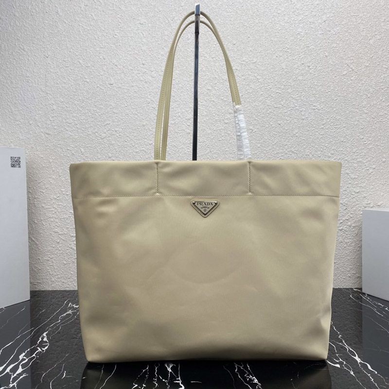 Love at first sight? Limited edition rare [Prada] Re Nylon Saffiano leather tote bag pud94246