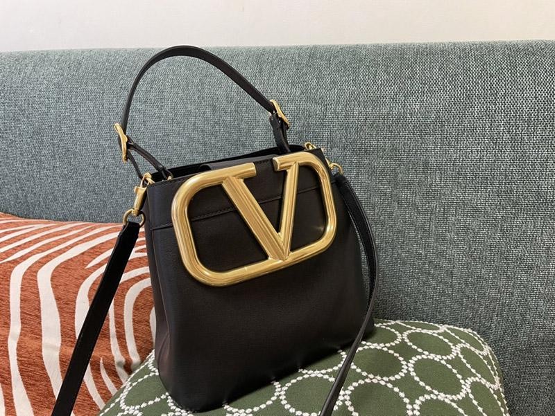 Very popular! Valentino copy SUPERVEE V logo calfskin handbag. Very popular all over the world! Vuq45534