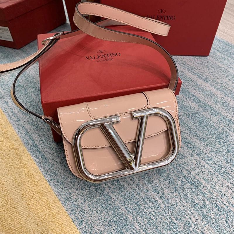 First come, first served? Valentino fake VEE leather crossbody bag Vub00891