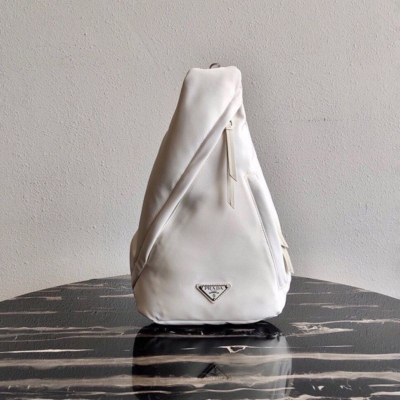 The hottest topic! New Prada replica [Nylon Saffiano waist bag] 2VZ092