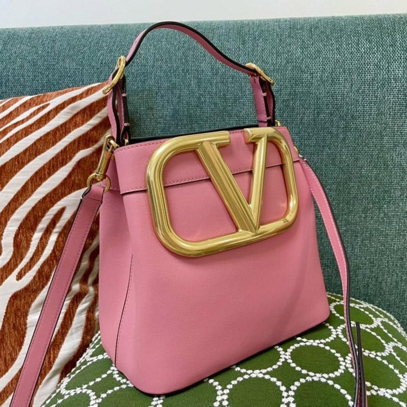 New spring items: Valentino fake SUPERVEE V logo calfskin handbag, very popular worldwide! Vug19532