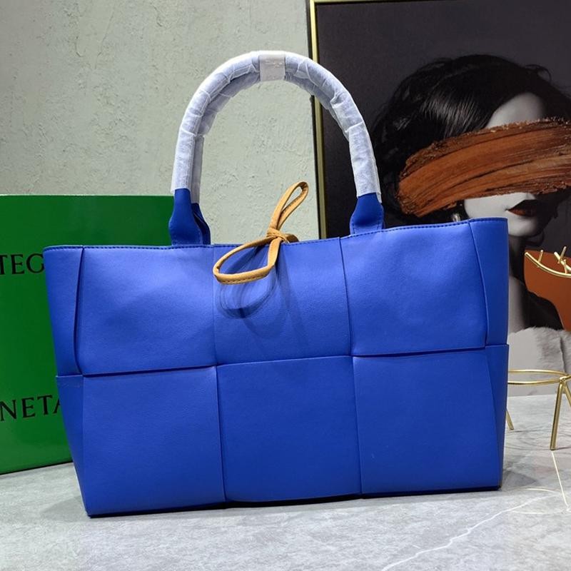 Love at first sight? Fake Bottega The Arco Tote Blue boo02867