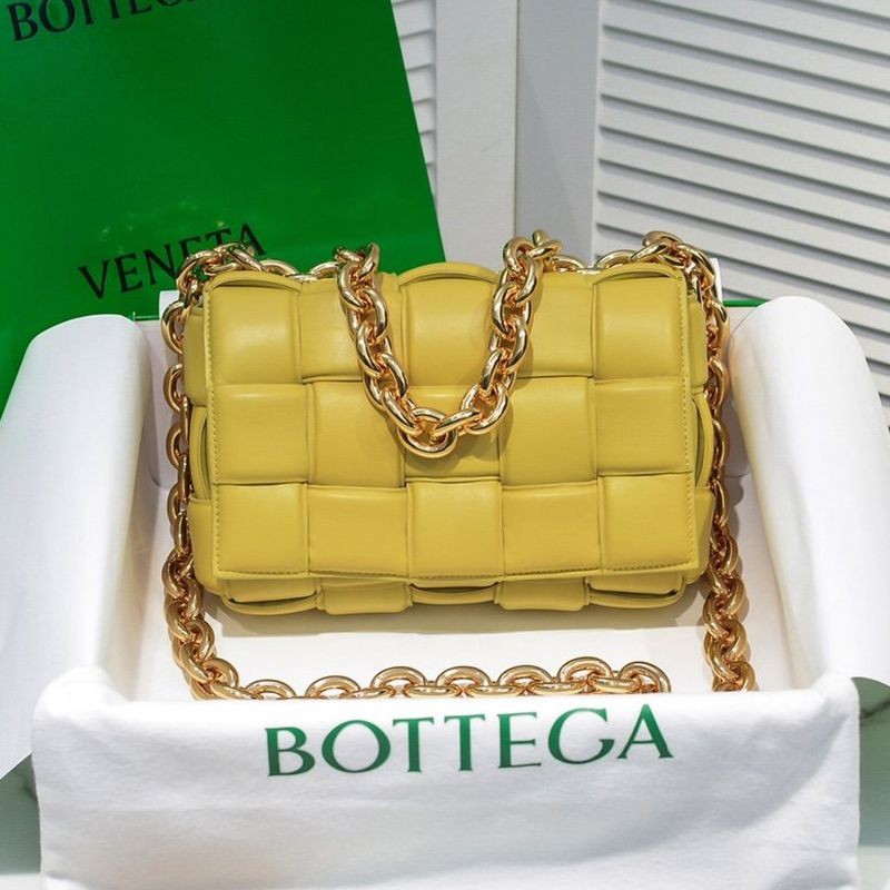 Very popular! Bottega Veneta The Chain Cassette Replica Leather Crossbody Bag boa02082