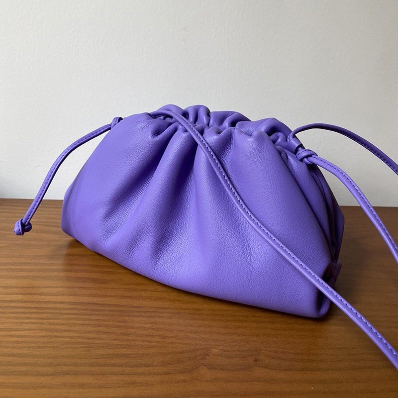 21AW New Bottega Veneta Replica Mini The Pouch Leather Mini Clutch Bag boo41357