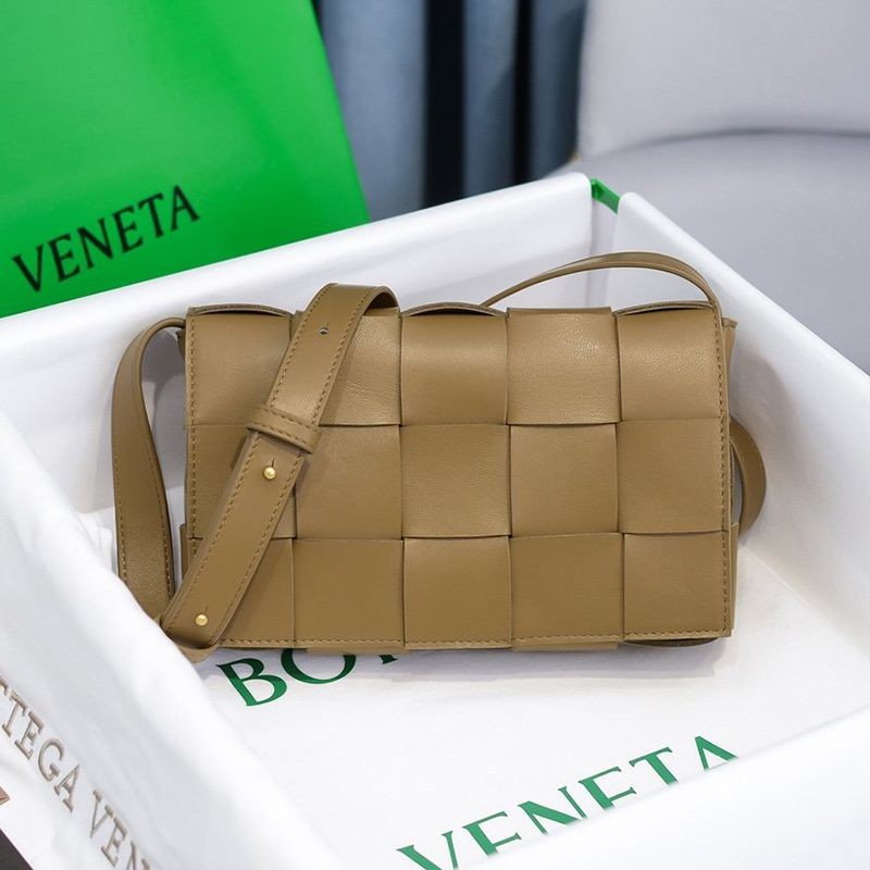 No. 1 in cumulative total sales! Fake Bottega Veneta Cassette Crossbody Bag boz09160