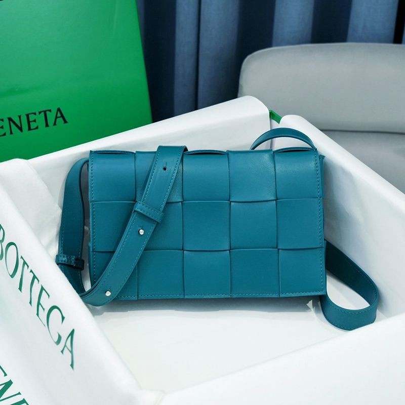 No. 1 in cumulative sales! Fake Bottega Veneta Cassette Crossbody Bag bov19914