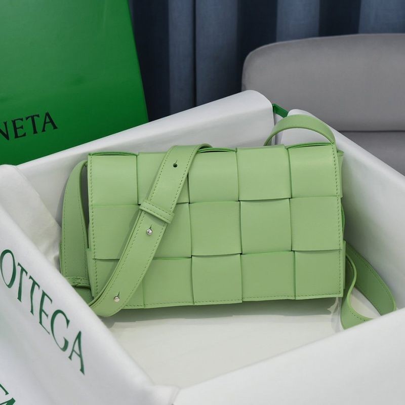 21AW New Bottega Veneta Cassette Replica Crossbody Bag bof22787