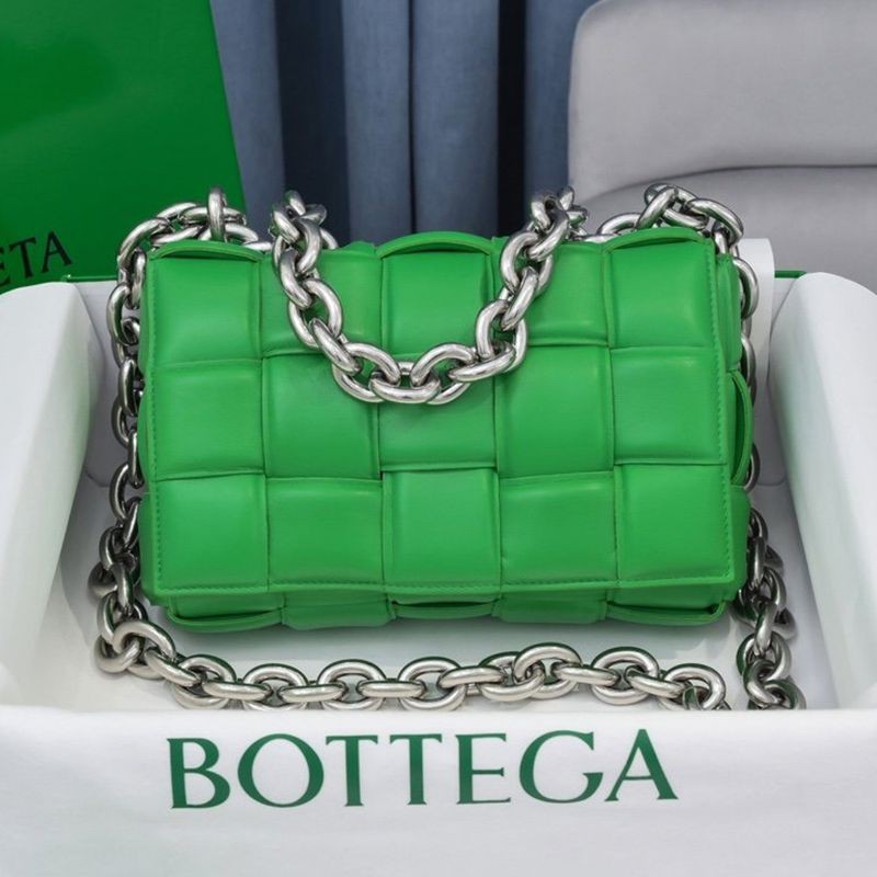 ★Popular in Japan! Bottega Veneta Replica The Chain Cassette Leather Crossbody Bag boa49393