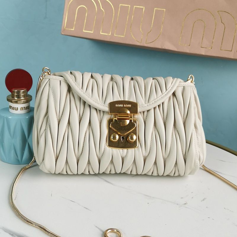 Popular all over the world? Miu Miu Matelasse Nappa Replica Shoulder Bag myg89946