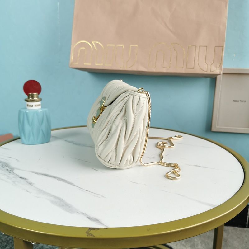 Popular all over the world? Miu Miu Matelasse Nappa Replica Shoulder Bag myg89946