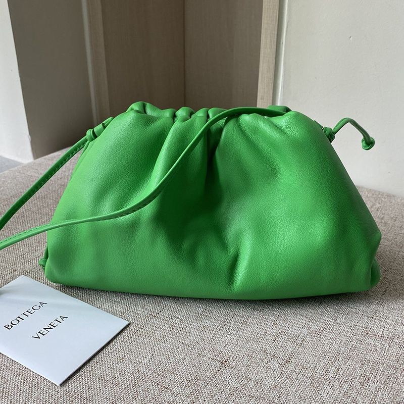 Classic Bottega Veneta Mini The Pouch Replica Leather Mini Clutch Bag bor54486