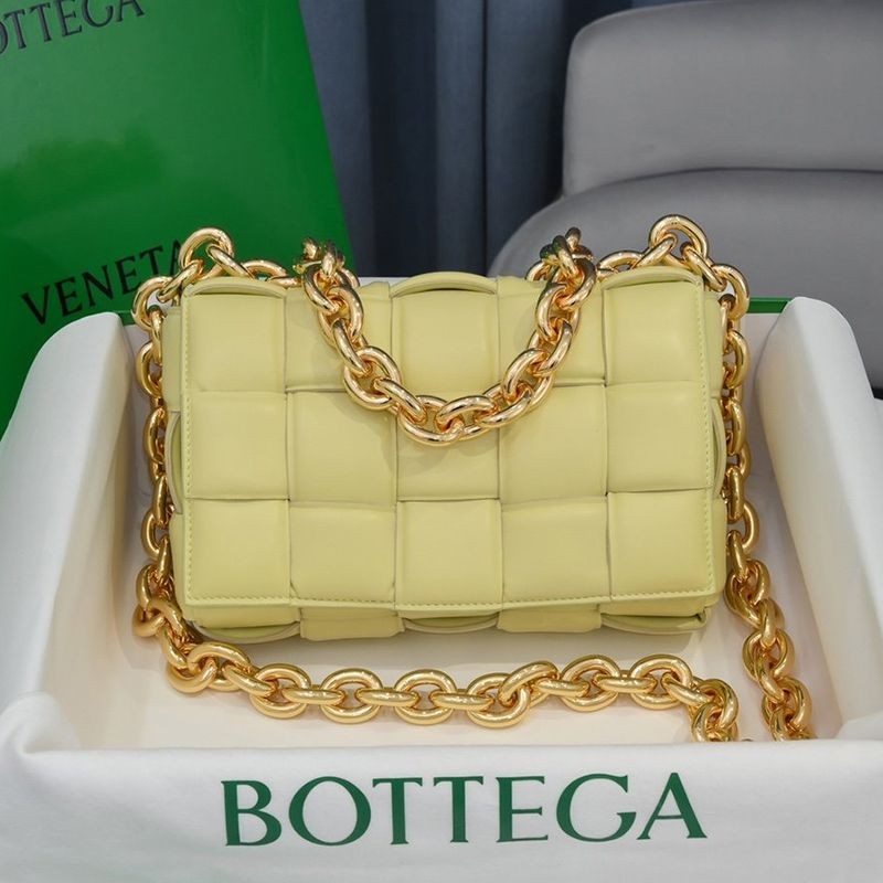 Very popular: Bottega Veneta The Chain Cassette Replica Leather Crossbody Bag bos33934