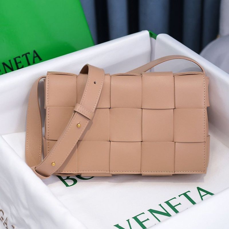 No.1 Popular Bottega Veneta Cassette Replica Crossbody Bag Box03674