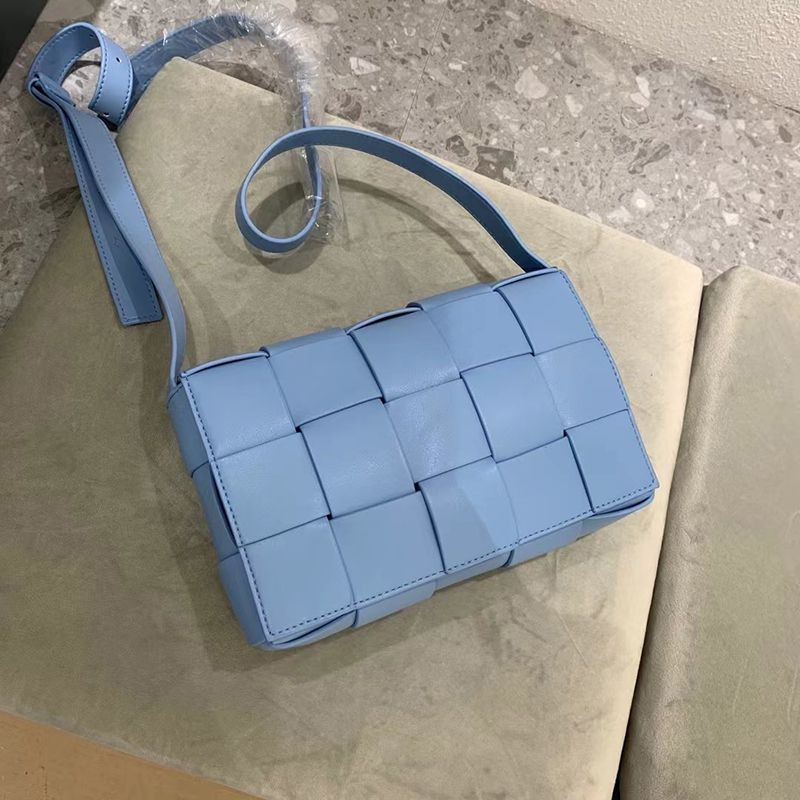 Popular all over the world? Bottega Veneta Replica Cassette Crossbody Bag bot82945