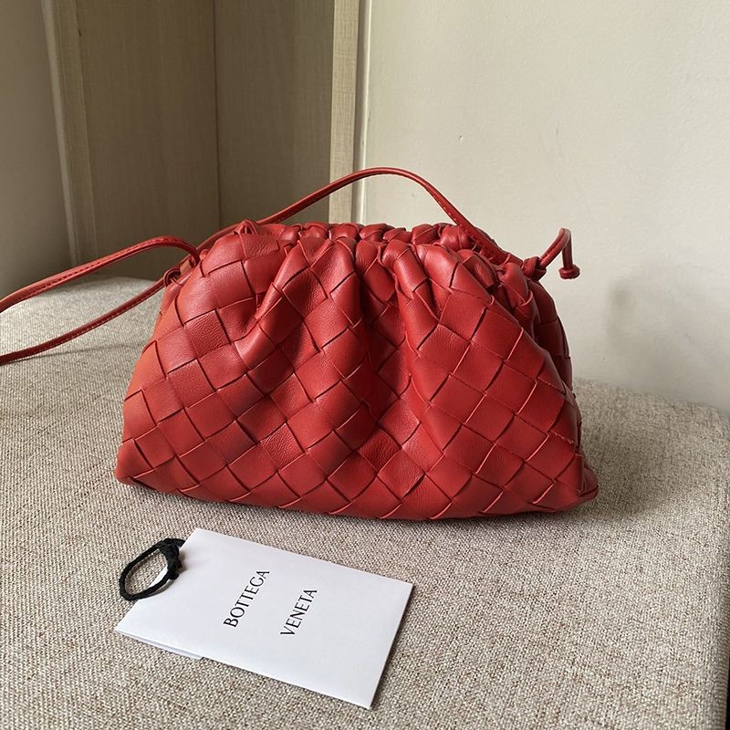 Very popular! Bottega Veneta replica Mini The Pouch leather mini clutch bag bok61869