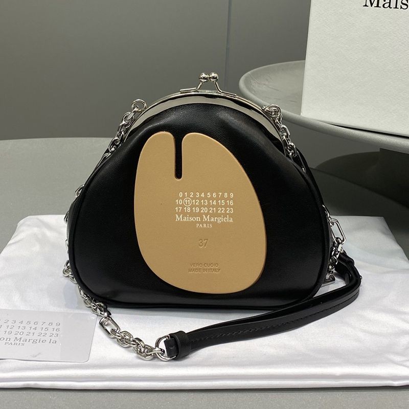 Very popular! Maison Margiela Tabi socks replica frame bag leather purse Mao15246