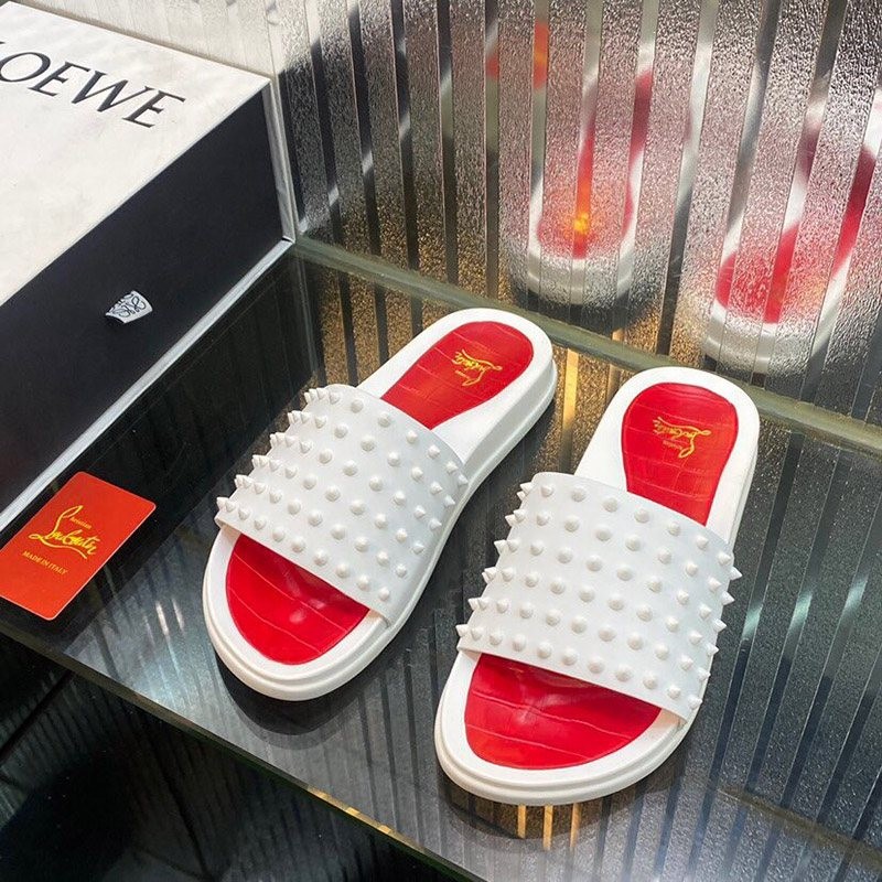 [Not available in Japan] Louboutin Pool Fun Spiked Leather Sandals Ruy23718