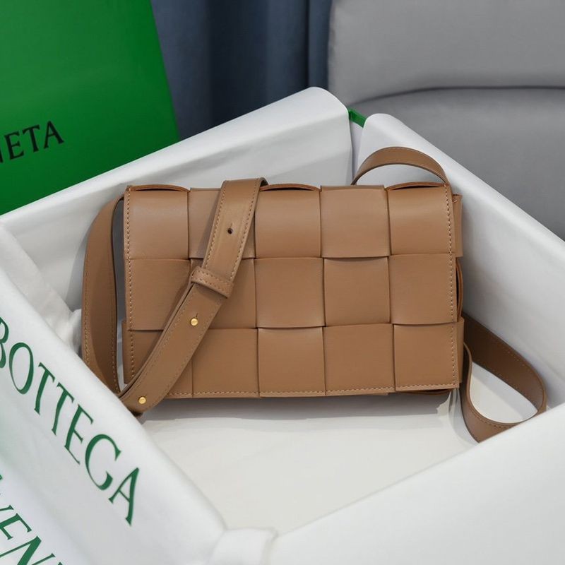 Not available in Japan, fake Bottega Veneta Cassette crossbody bag boc63388
