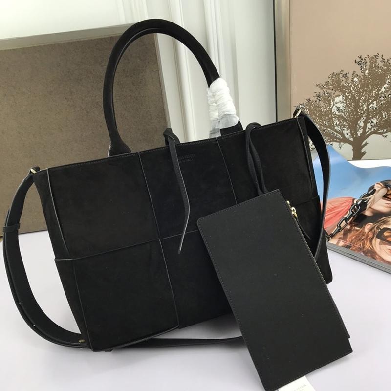 New sale Bottega Veneta replica The Arco Tote in black calf leather boy60305