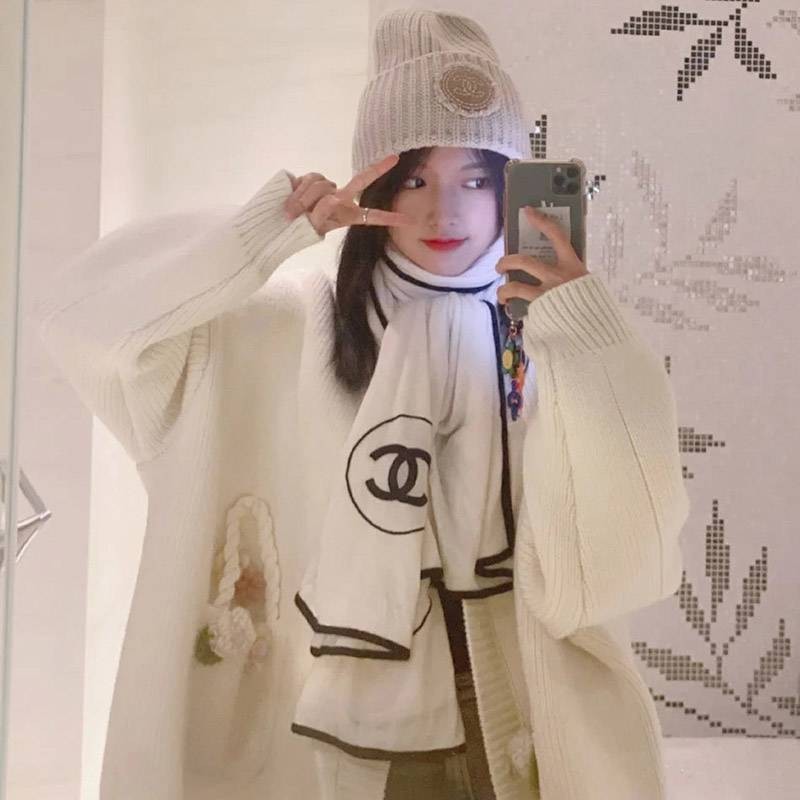 Very popular!! Chanel ★ Soft and smooth fringe cashmere stole copy shi85425