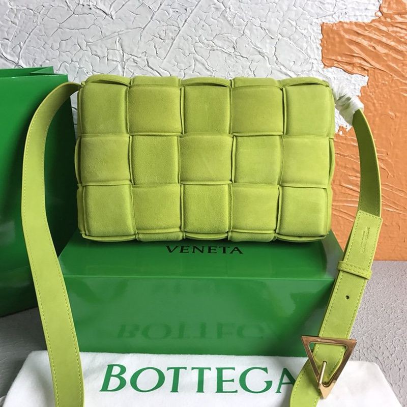 No. 1 in cumulative sales! Bottega Veneta Cassette Replica Suede Crossbody Bag boo87692