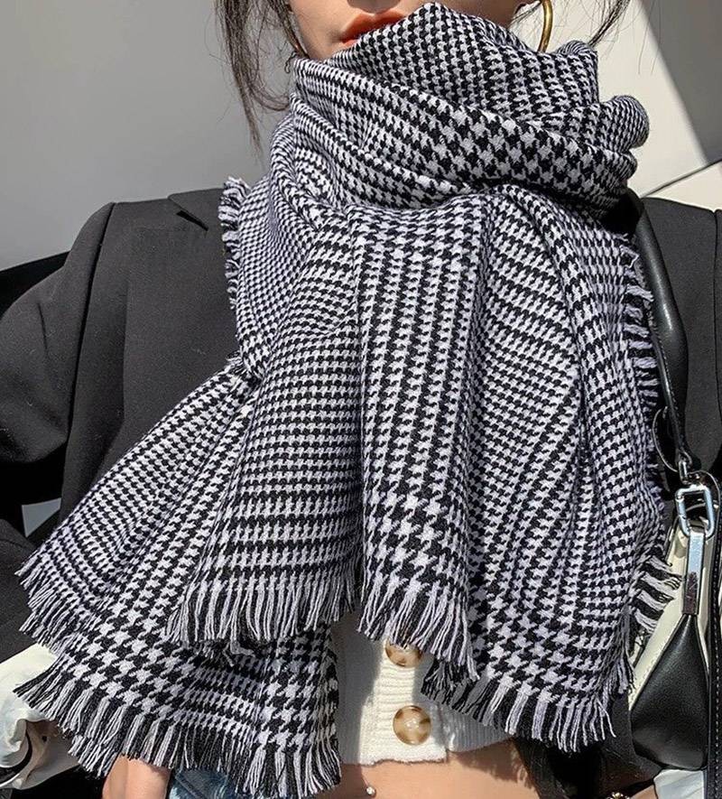Extremely eye-catching! Dior check scarf copy ★Featured in Very★ des75925