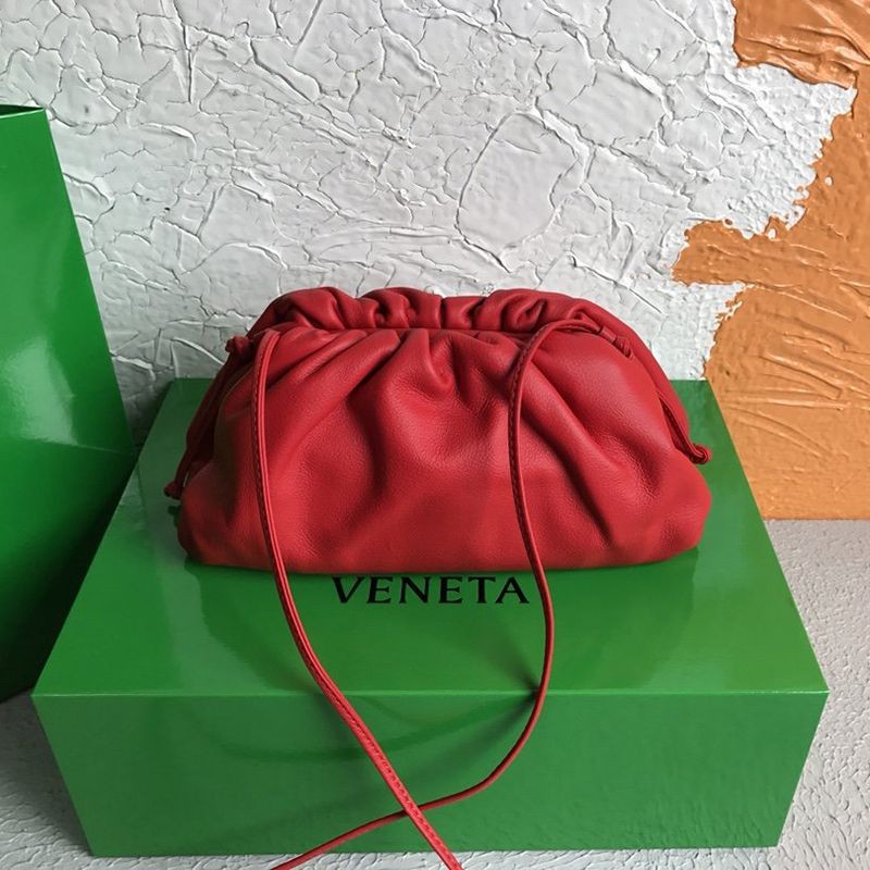 21-22AW Bottega Veneta Replica Mini The Pouch Leather Mini Clutch Bag boa09134