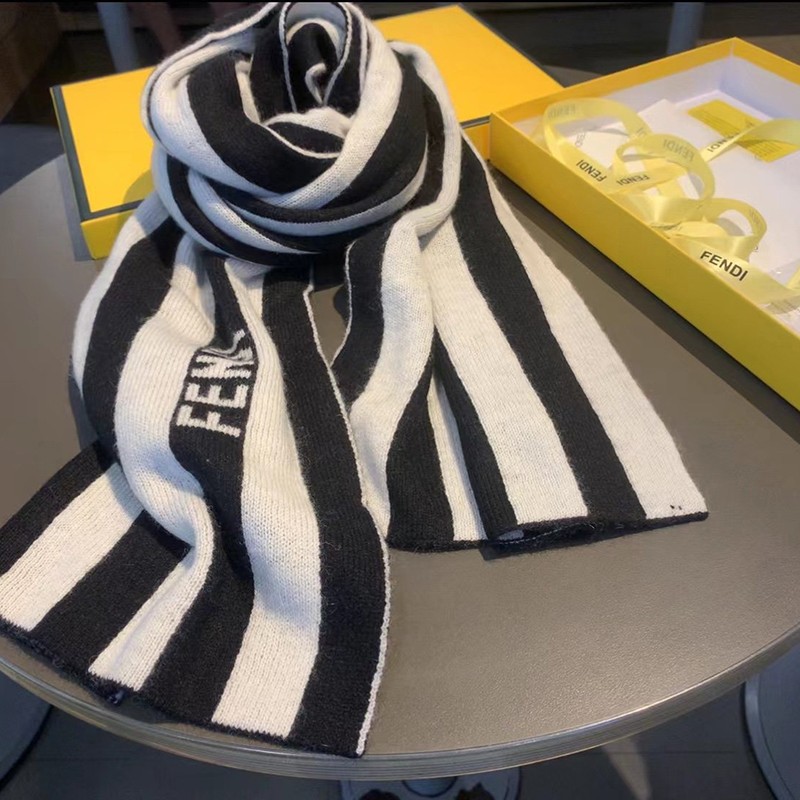 Love at first sight? Fendi scarf wool intarsia tassel fey05452