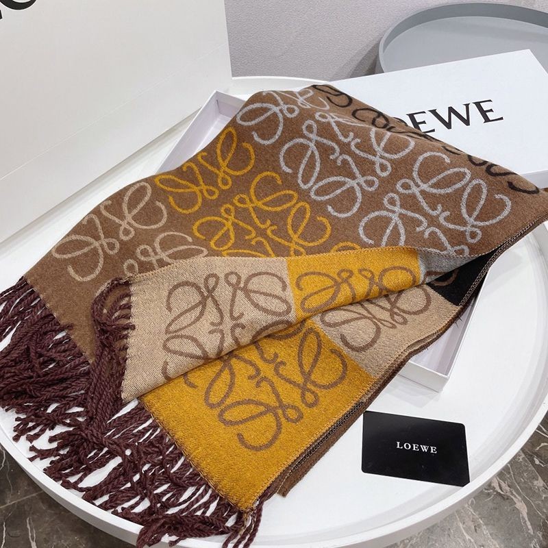Love at first sight? Loewe Anagram L Scarf Replica Large Multicolor loe42702 Love at first sight? Loewe Anagram L Scarf Replica Large Multicolor loe42702