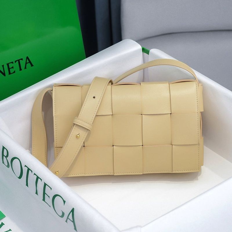 Hard to find Bottega Veneta Cassette Replica Crossbody Bag boa55057