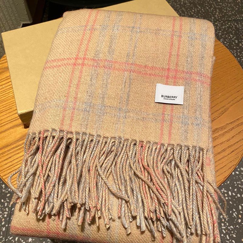 Love at first sight? Burberry Classic Cashmere Check Scarf Replica Bal07479
